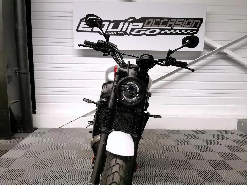 XSR 700 XTRIBUTE