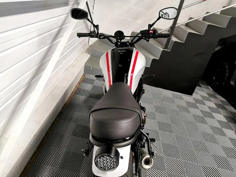 XSR 700 XTRIBUTE