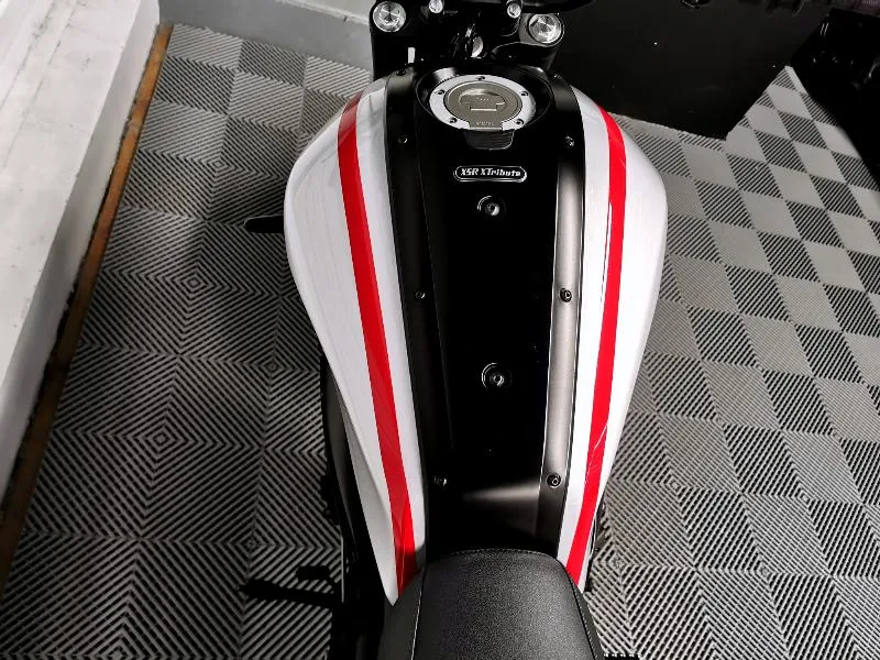 XSR 700 XTRIBUTE