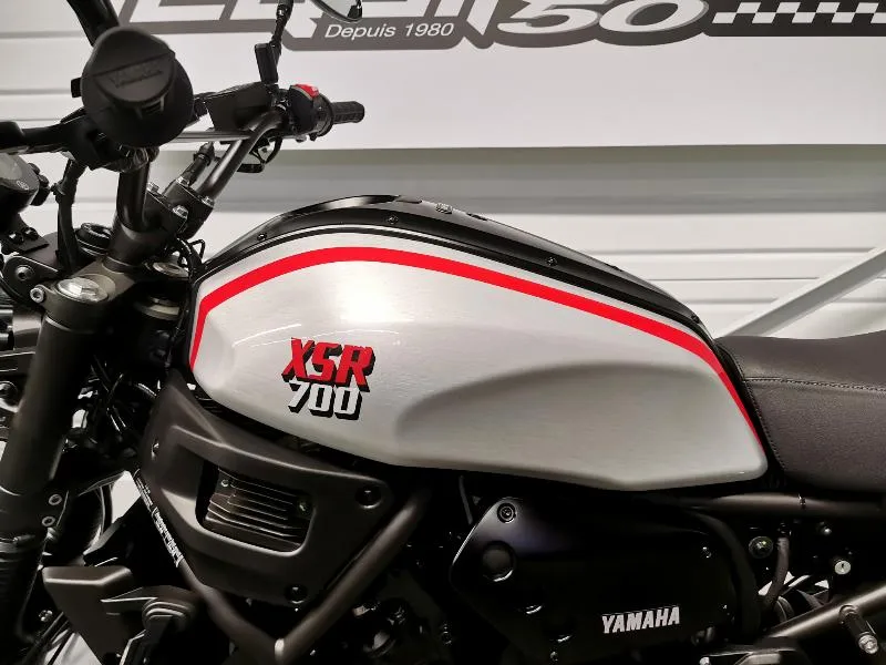 XSR 700 XTRIBUTE