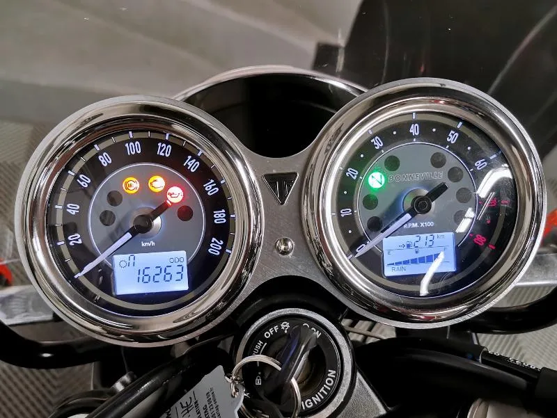 BONNEVILLE T120