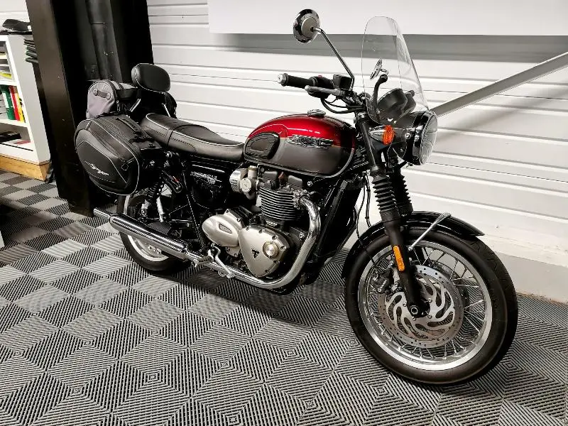 BONNEVILLE T120