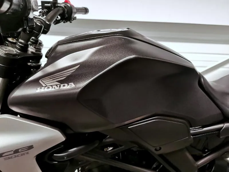 CB300R