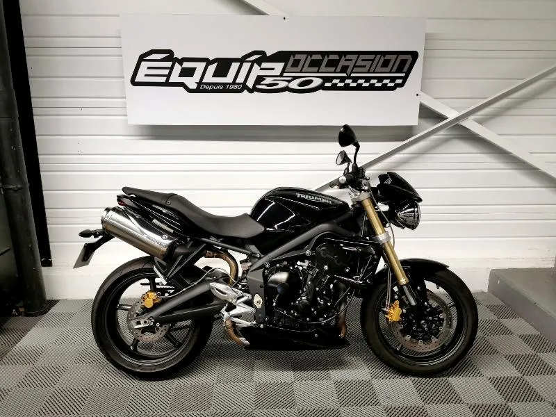STREET TRIPLE 675