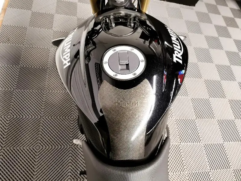 STREET TRIPLE 675