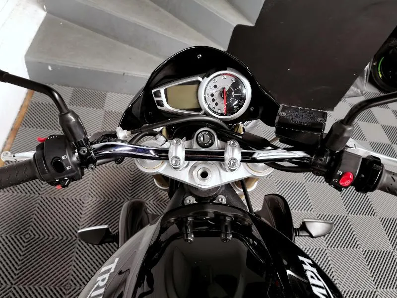 STREET TRIPLE 675