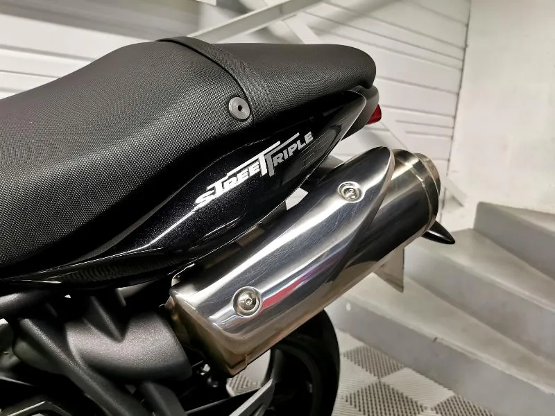 STREET TRIPLE 675