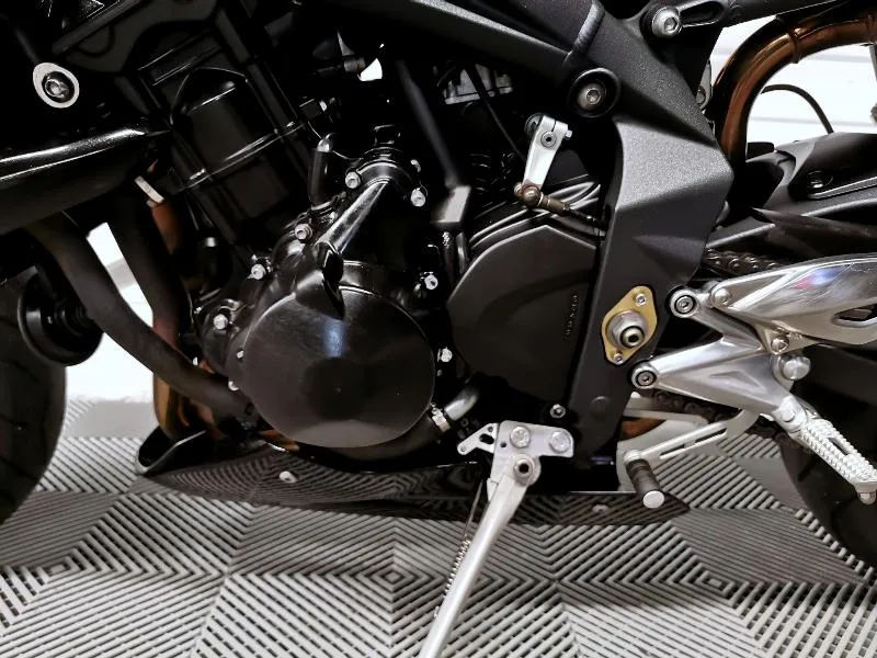 STREET TRIPLE 675