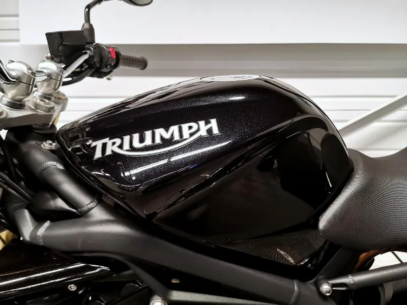 STREET TRIPLE 675