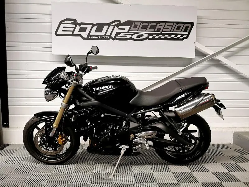 STREET TRIPLE 675