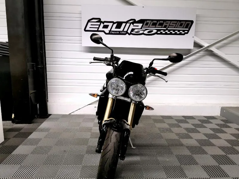 STREET TRIPLE 675