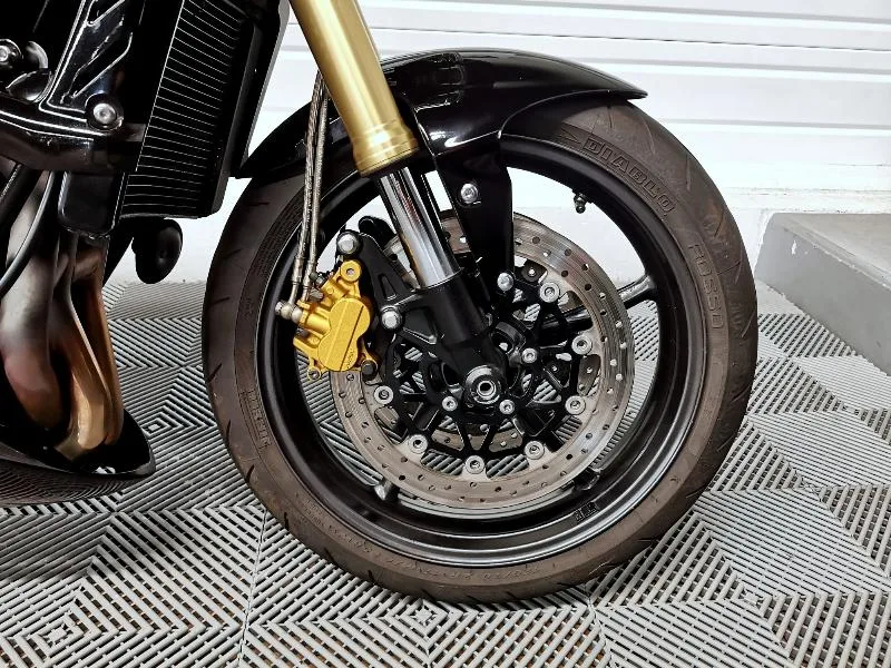 STREET TRIPLE 675