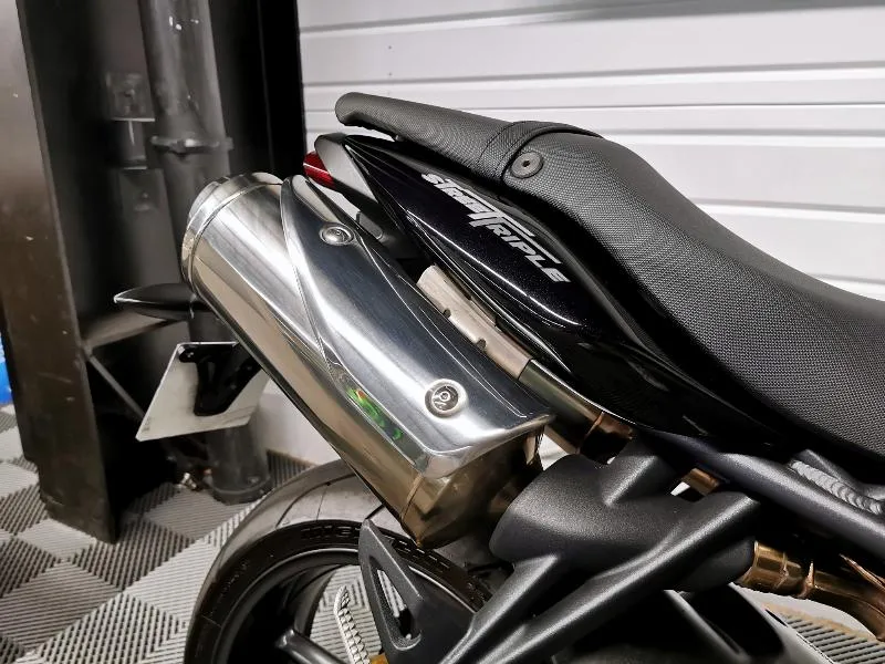 STREET TRIPLE 675