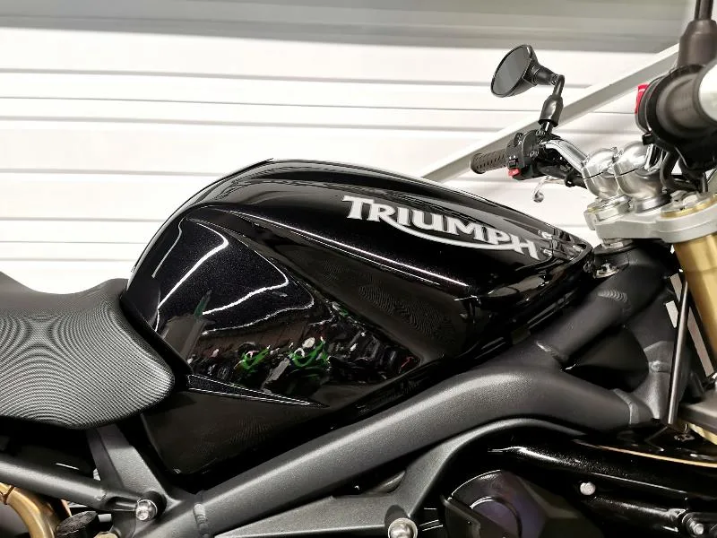 STREET TRIPLE 675