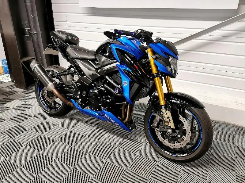 GSXS 750