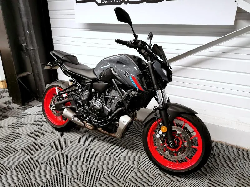 MT07