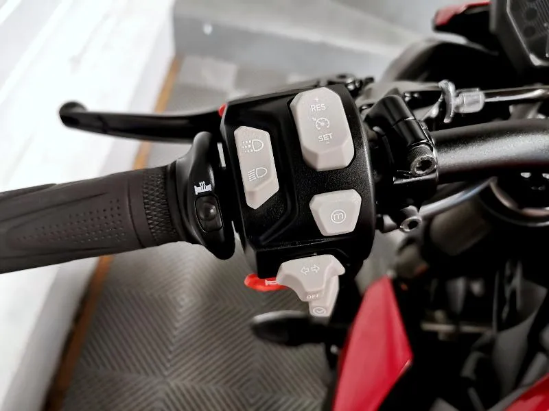 STREET TRIPLE 765 RS
