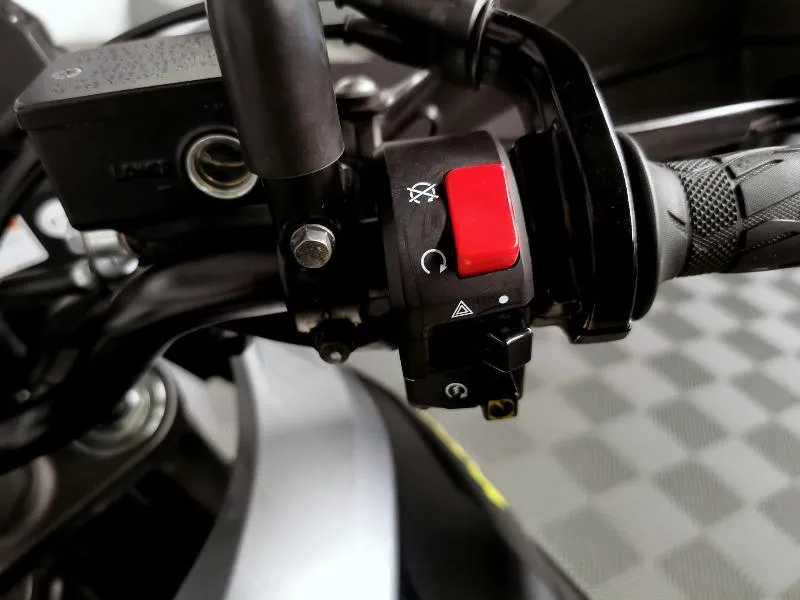 DL VSTROM 1000