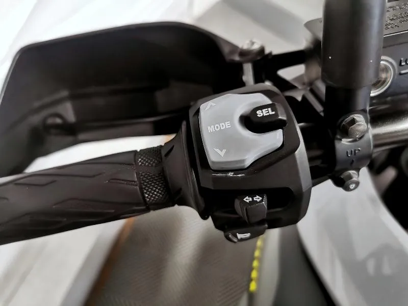DL VSTROM 1000