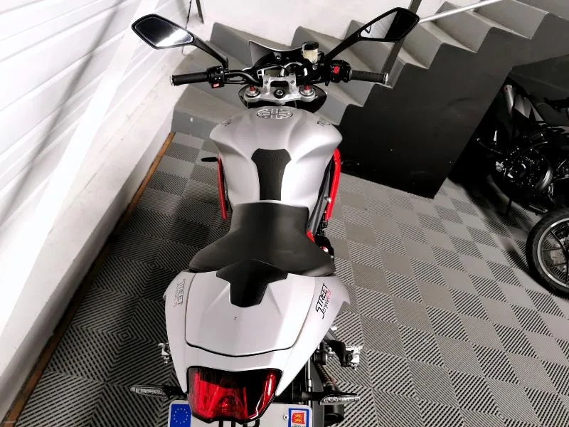 STREET TRIPLE 675 RX
