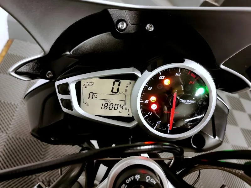 STREET TRIPLE 675 RX