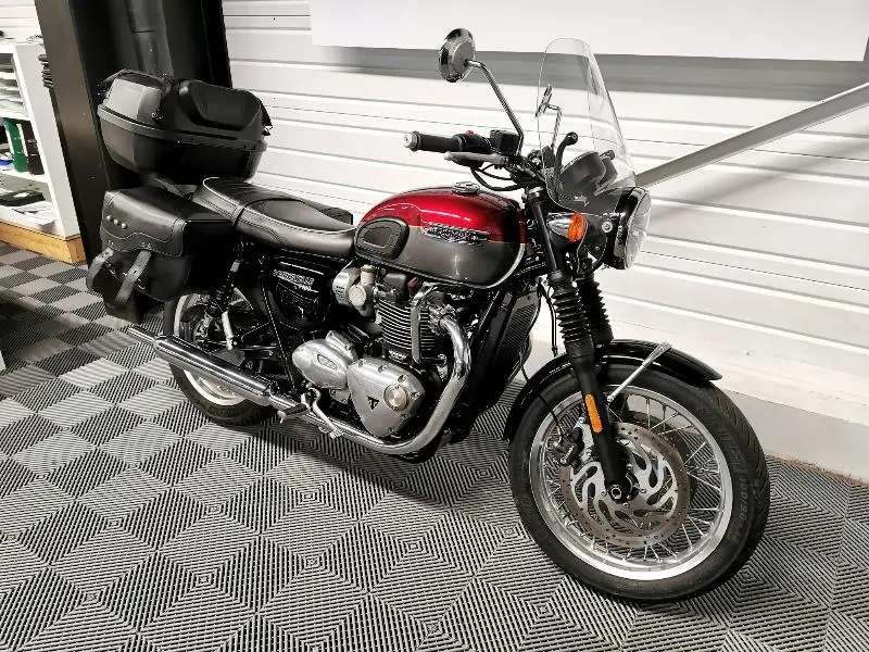 BONNEVILLE T120