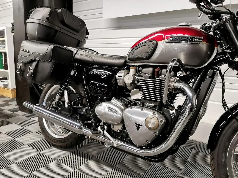 BONNEVILLE T120