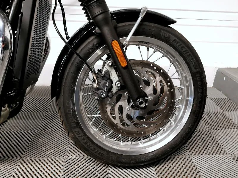 BONNEVILLE T120