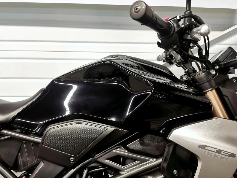 CB300R