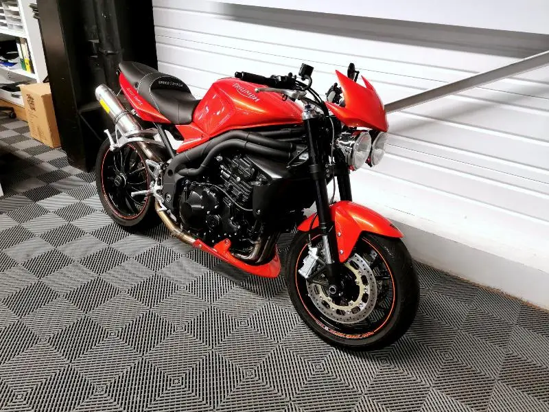 SPEED TRIPLE 1050