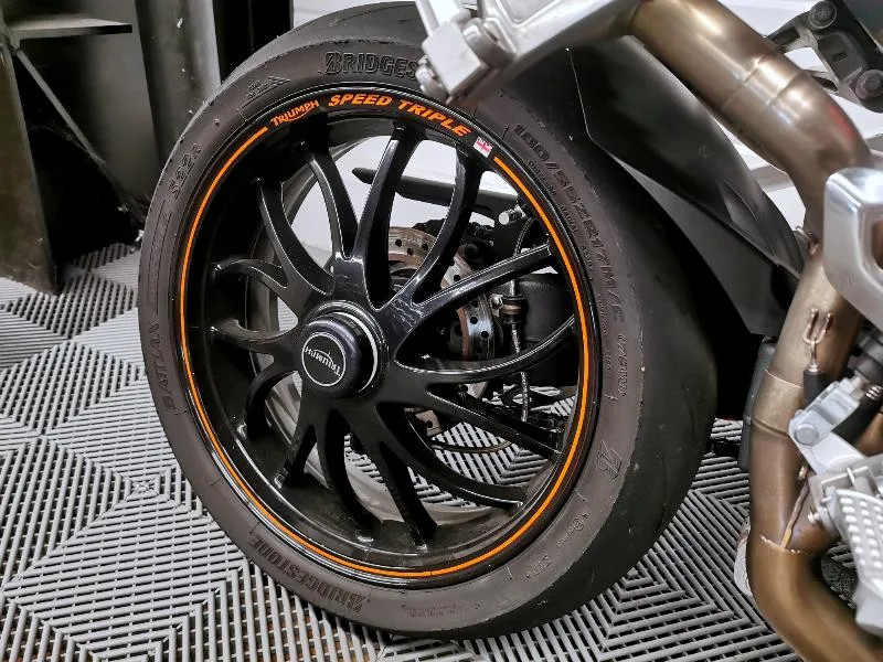SPEED TRIPLE 1050