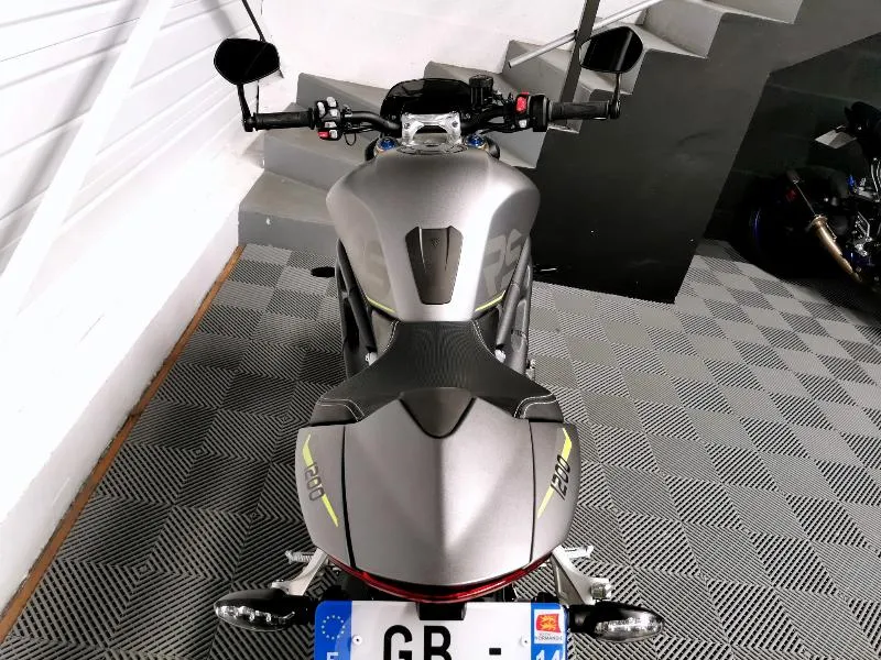 SPEED TRIPLE 1200 RS