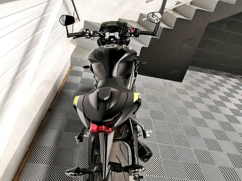 STREET TRIPLE 765 RS