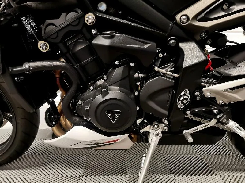 STREET TRIPLE 765 R