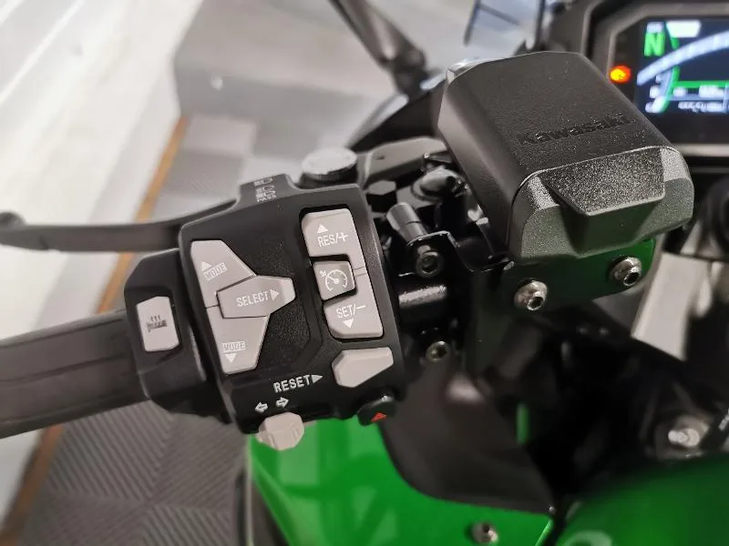 NINJA 1100 SX