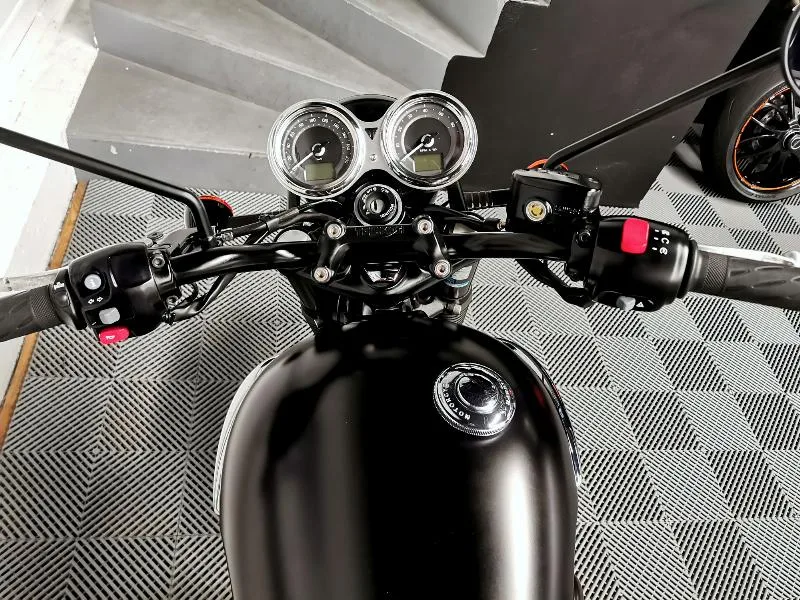 Bonneville T100