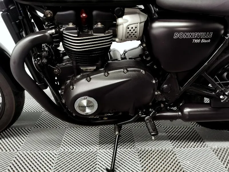Bonneville T100