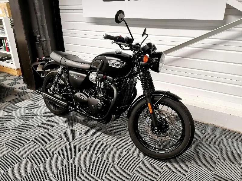Bonneville T100