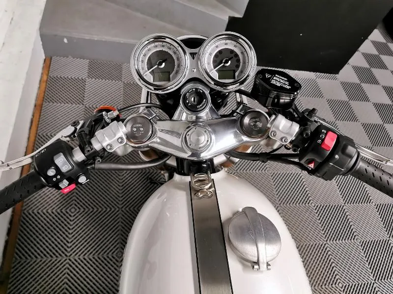 THRUXTON 1200 R