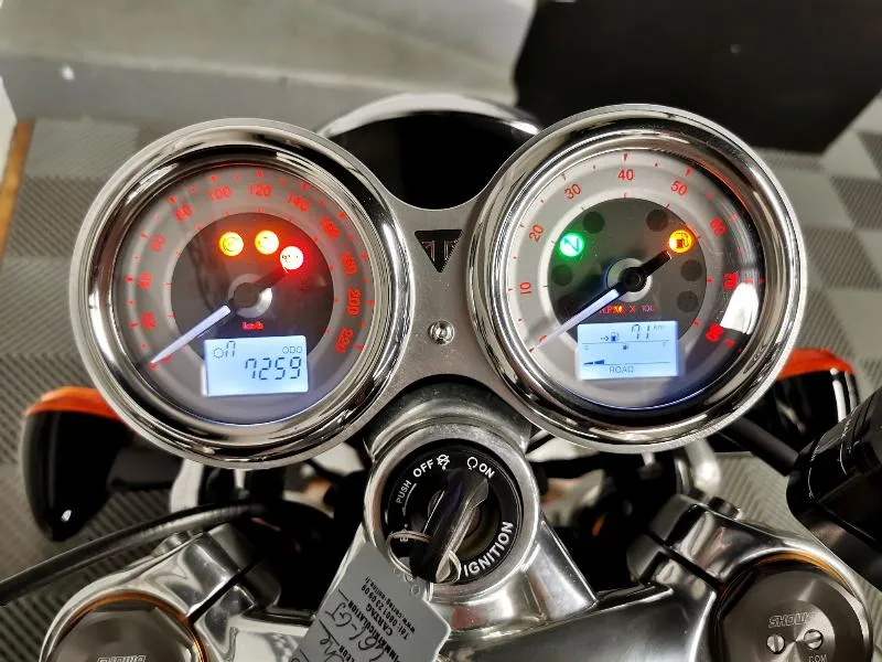 THRUXTON 1200 R