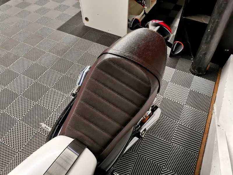THRUXTON 1200 R