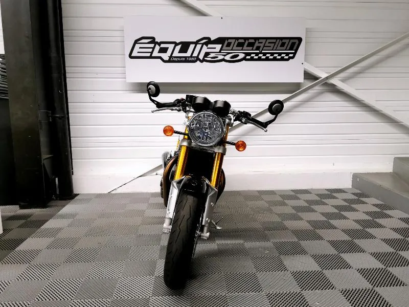 THRUXTON 1200 R