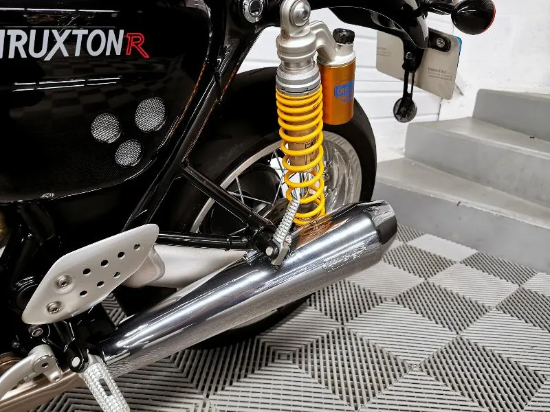 THRUXTON 1200 R