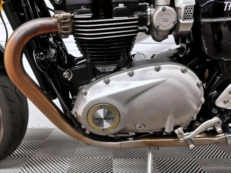 THRUXTON 1200 R