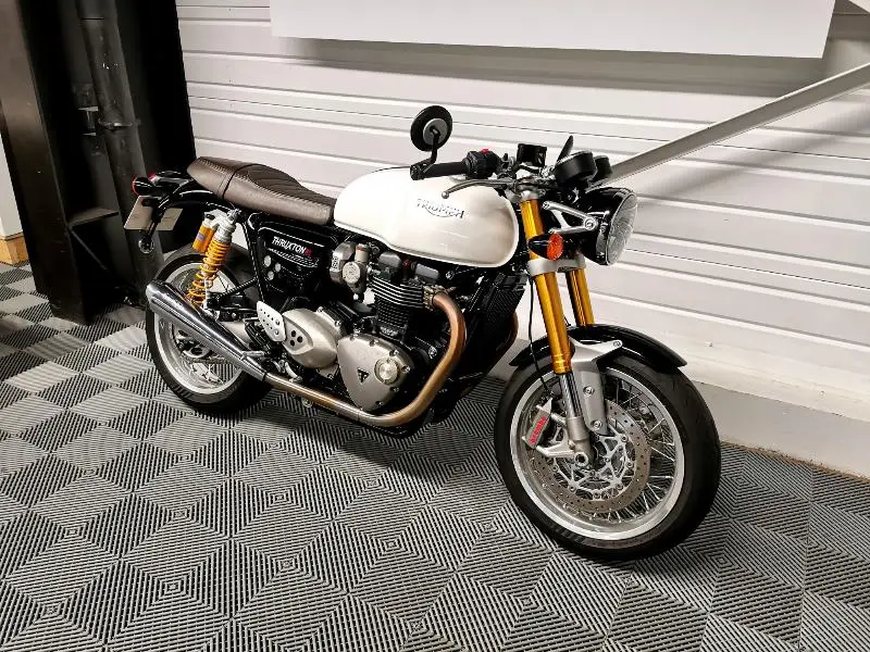 THRUXTON 1200 R