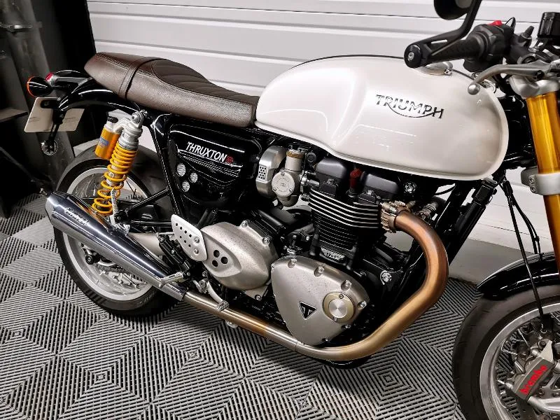 THRUXTON 1200 R