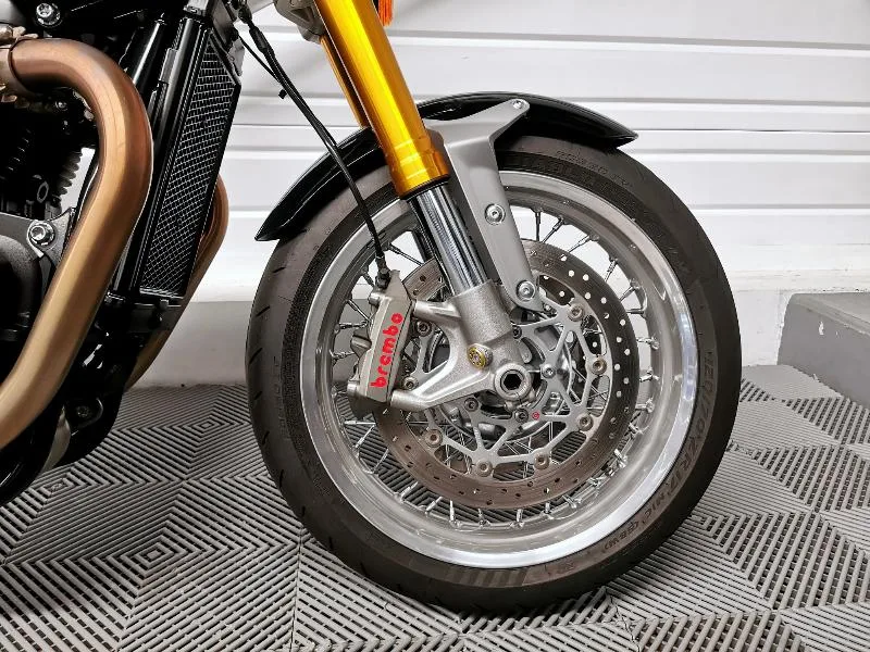 THRUXTON 1200 R