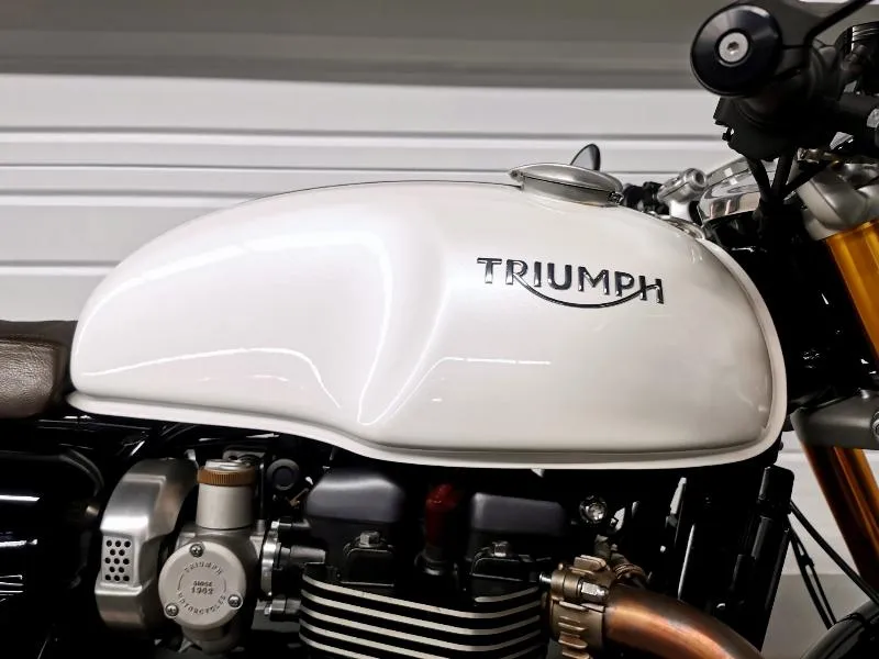 THRUXTON 1200 R