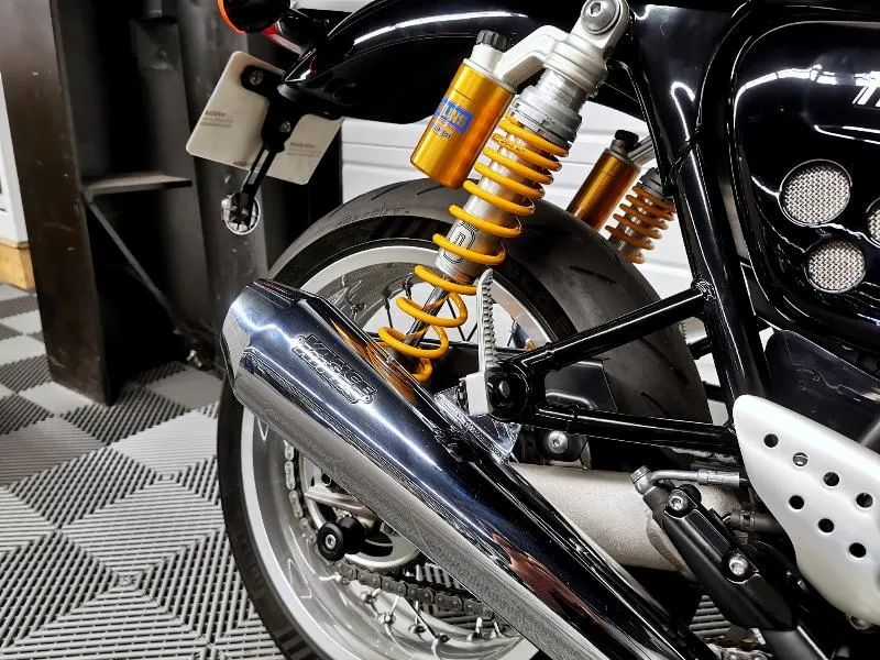 THRUXTON 1200 R