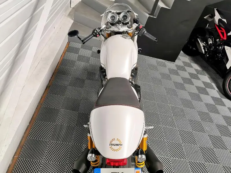 THRUXTON 1200 R